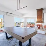 Διαμέρισμα Luxe Penthouse, Bbq, Jacuzzi, Games, Ocean View, Oura 2-min Walk - By Seareen Αλμπουφέιρα