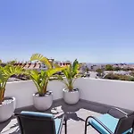 Luxe Penthouse, Bbq, Jacuzzi, Games, Ocean View, Oura 2-Min Walk - By Seareen Apartamento *
