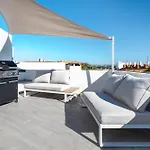 Luxe Penthouse, Bbq, Jacuzzi, Games, Ocean View, Oura 2-Min Walk - By Seareen Apartamento *