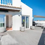 Luxe Penthouse, Bbq, Jacuzzi, Games, Ocean View, Oura 2-Min Walk - By Seareen *