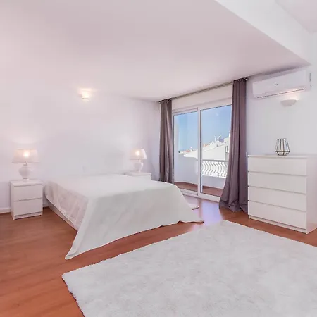 Luxe Penthouse - Prime Location By Seareen