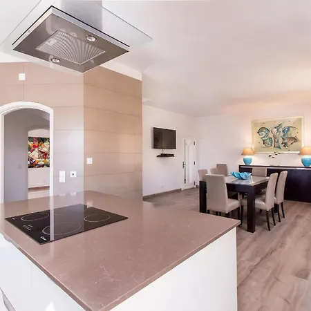 Luxe Penthouse, Bbq, Jacuzzi, Games, Ocean View, Oura 2-Min Walk - By Seareen Apartamento *