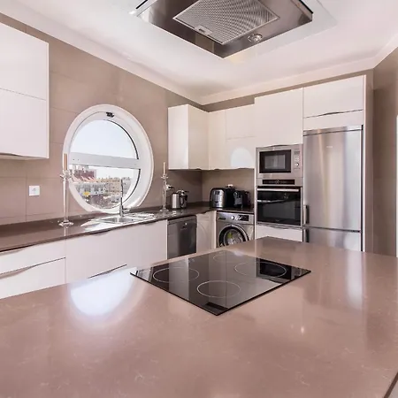 Apartman Luxe Penthouse, Bbq, Jacuzzi, Games, Ocean View, Oura 2-min Walk - By Seareen Albufeira