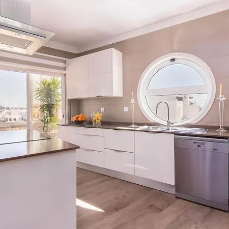 Luxe Penthouse, Bbq, Jacuzzi, Games, Ocean View, Oura 2-min Walk - By Seareen * Albufeira