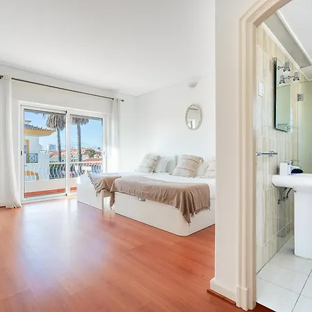 Luxe Penthouse, Bbq, Jacuzzi, Games, Ocean View, Oura 2-min Walk - By Seareen Αλμπουφέιρα