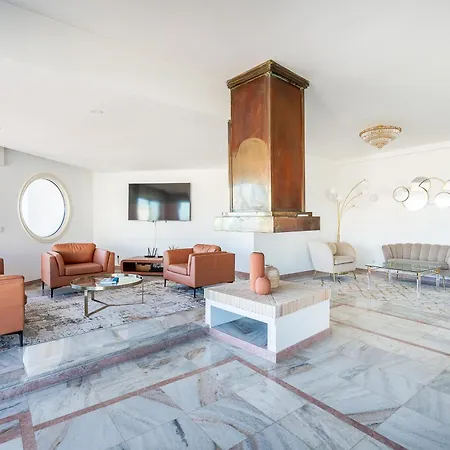 Luxe Penthouse, Bbq, Jacuzzi, Games, Ocean View, Oura 2-min Walk - By Seareen Apartman *