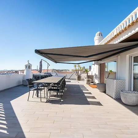 Apartman Luxe Penthouse, Bbq, Jacuzzi, Games, Ocean View, Oura 2-min Walk - By Seareen *