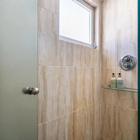 Luxe Penthouse, Bbq, Jacuzzi, Games, Ocean View, Oura 2-min Walk - By Seareen Αλμπουφέιρα