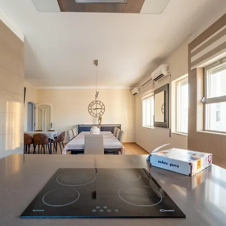 Luxe Penthouse, Bbq, Jacuzzi, Games, Ocean View, Oura 2-min Walk - By Seareen Apartman *