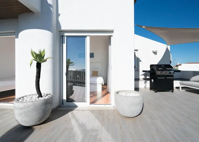 Luxe Penthouse, Bbq, Hot Spa, Games, Ocean View - By Seareen דירה אלבופיירה